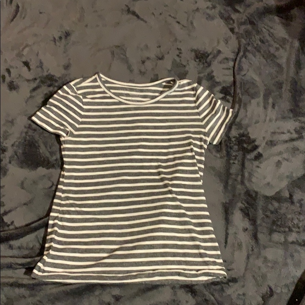 Grey t shirt